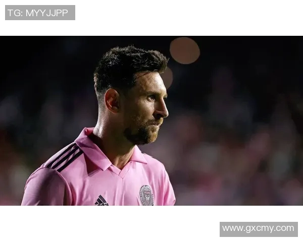 足球历史上伟大的后场球员盘点与影响力分析